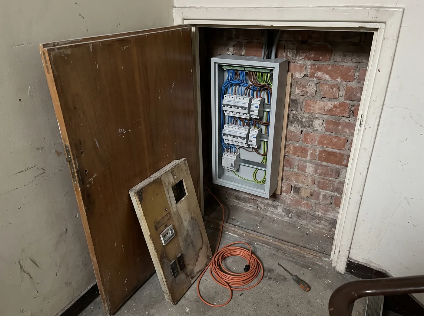 Zählerschrank im Treppenhaus wird erneuert